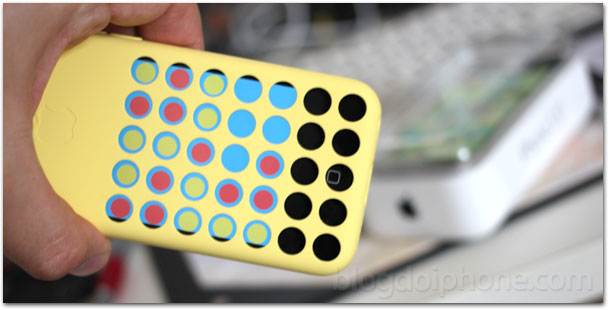 Aplicativo usa capa do iPhone 5c para jogar Connect 4