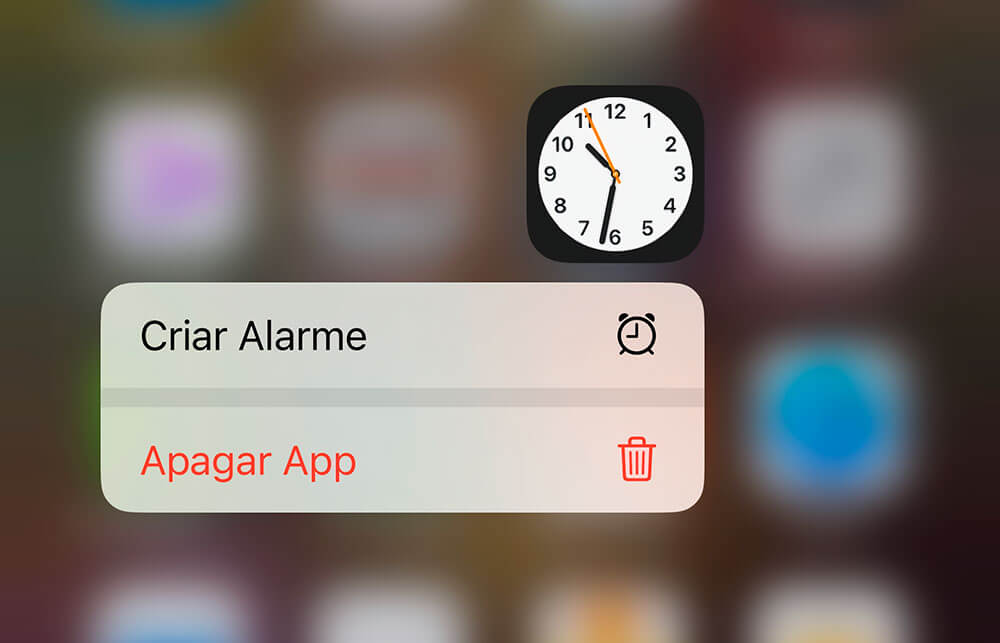 Imagem do ícone do Relógio e um menu contextual com a opção de apagar o aplicativo