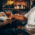 Brasileiro não atende celular