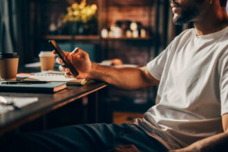 Brasileiro não atende celular