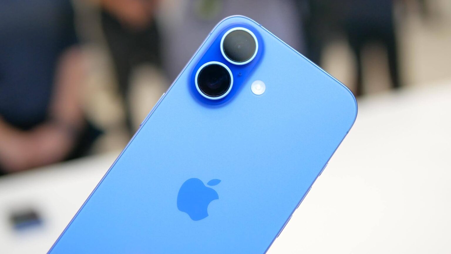 iPhone 16 azul